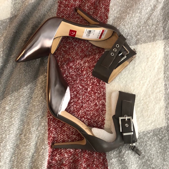 Marc Fisher Matte Silver heels - Picture 3 of 5